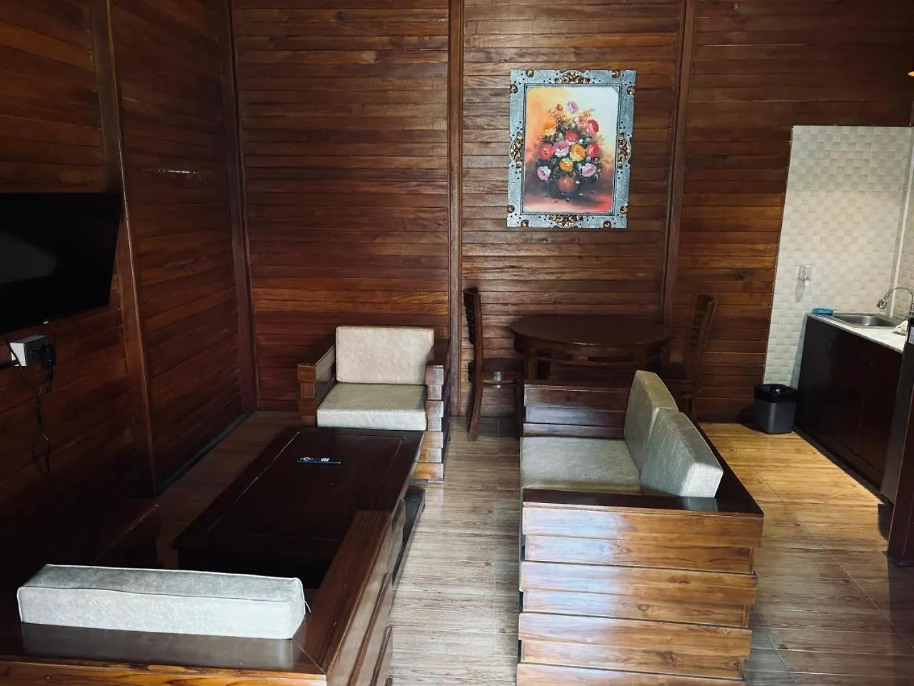 Pensión Uli Wood Villa, Jimbaran Bali - Near Gwk